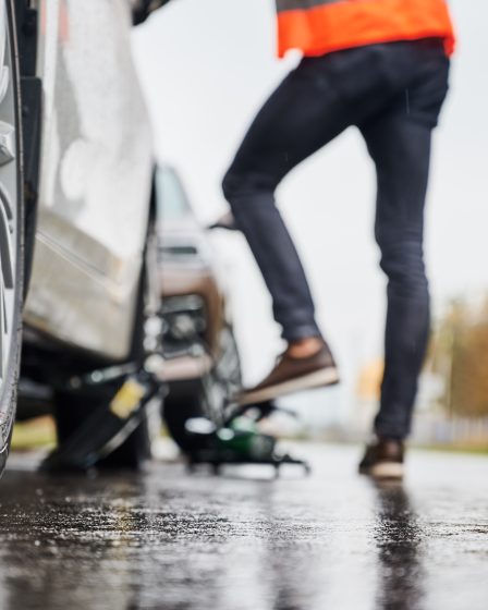 Laweta 24h Łódź – profesjonalny transport uszkodzonego auta