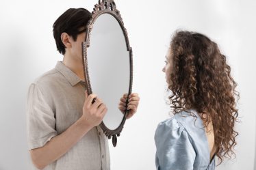 Designerskie lustra na zamówienie Kraków w ramie – estetyka i funkcjonalność w jednym projekcie.