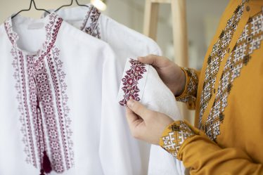 Odkryj koszulę garniturową, która zmieni styl twojego stroju!