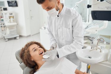 Estetyczne mosty dentystyczne wykonane w Krakowie – trwałość i komfort