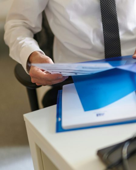 zdjęcie osoby w biurze