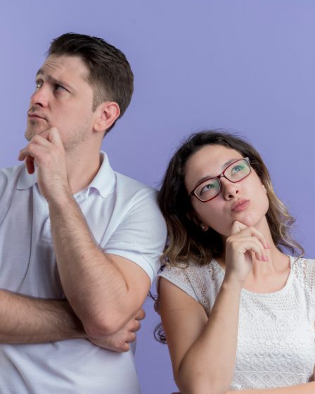 rodzice rozważają zakupy stacjonarne i online