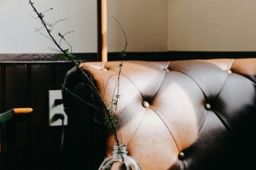 meble skórzane sklep - fotel skórzany i stolik